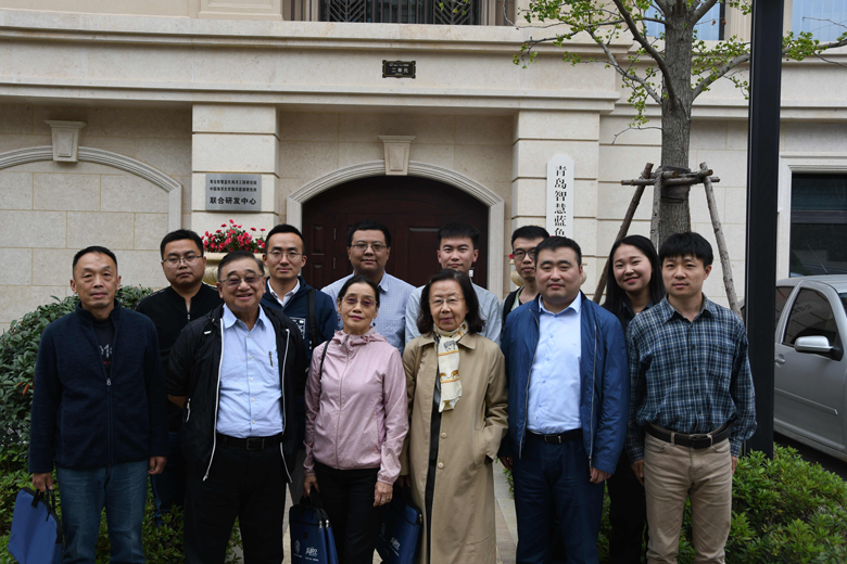 刘安国与智慧海洋研究院众人合影